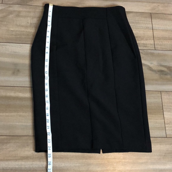 Worthington Black Pencil Skirt Size 4 Excellent Conditions - Picture 2 of 8